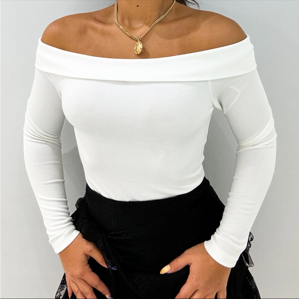 NWOT Sky to the Moon White Off-Shoulder Long Sleeve Top